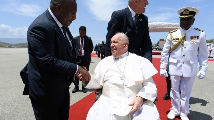 Francisco se despide de Papúa Nueva Guinea y viaja hacia Timor Oriental Francisco se despide de Papúa Nueva Guinea y viaja hacia Timor Oriental