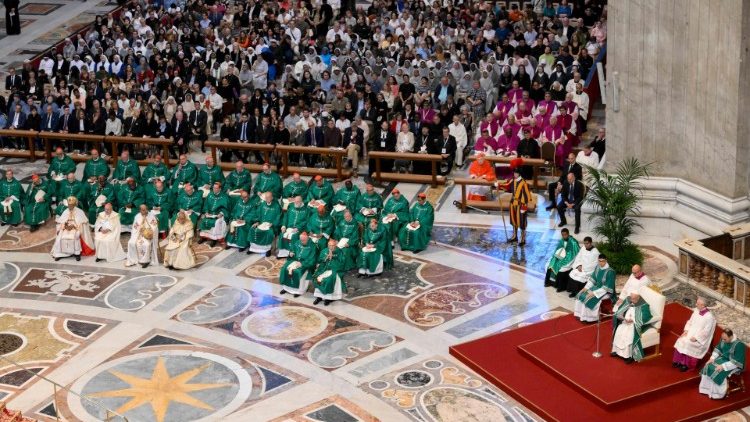 El Papa invita a la Iglesia a 'no quedarse quieta' y anunciar el Evangelio El Papa invita a la Iglesia a 'no quedarse quieta' y anunciar el Evangelio