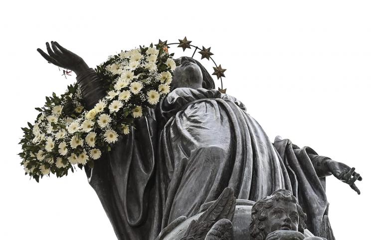 Roma: Francisco veneró a la Inmaculada Concepción en la Plaza de España Roma: Francisco veneró a la Inmaculada Concepción en la Plaza de España