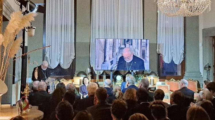 Gallagher: la gestación subrogada es una 'nueva forma de colonialismo'