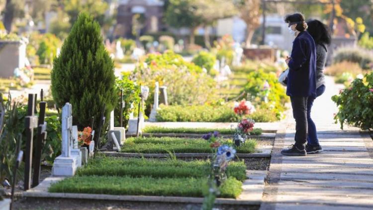 Gesto misionero "Consuelen a mi pueblo" en los cementerios porteños Gesto misionero "Consuelen a mi pueblo" en los cementerios porteños