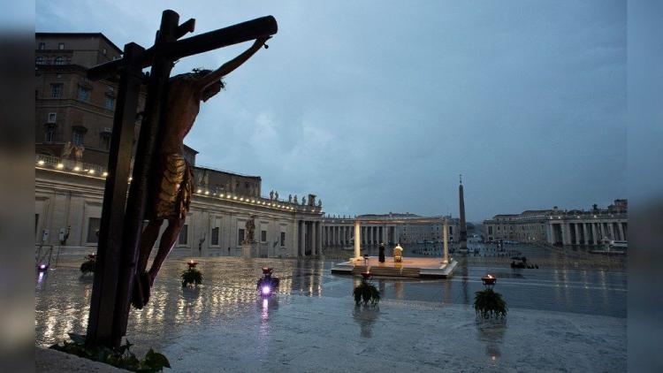 Hace dos años el Papa rogaba por el fin de la pandemia, hoy por la paz en Ucrania Hace dos años el Papa rogaba por el fin de la pandemia, hoy por la paz en Ucrania