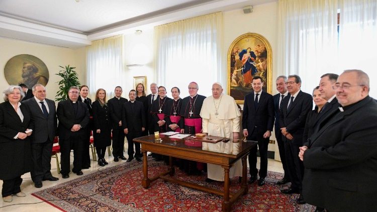 Hermandades y Piedad Popular: que 'su eco llegue al seno de las familias', pidió el Papa