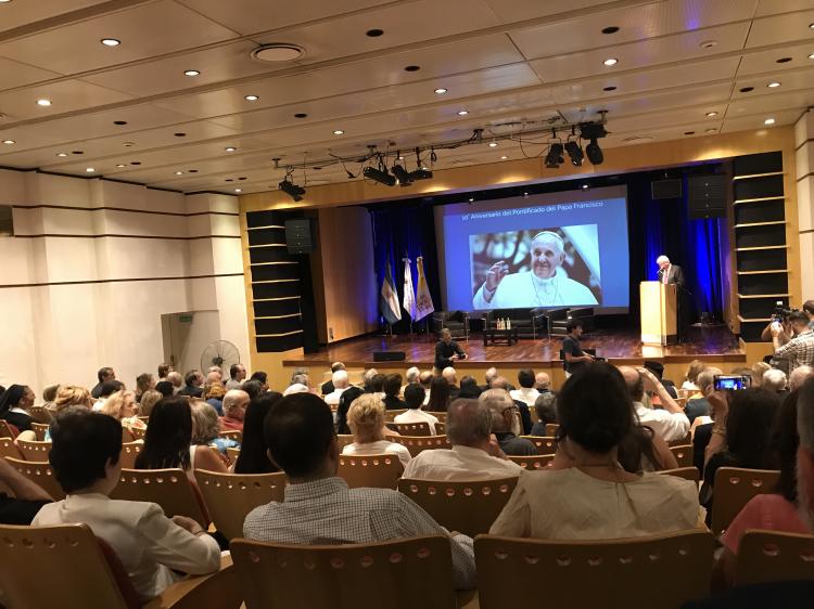 Homenaje en la Cancillería por los diez años del pontificado de Francisco