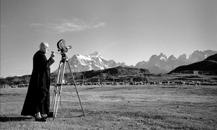 Inauguran muestra fotográfica sobre Alberto De Agostini en Buenos Aires