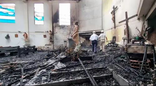 Camerún: Incendian una iglesia y secuestran a miembros de la comunidad Camerún: Incendian una iglesia y secuestran a miembros de la comunidad
