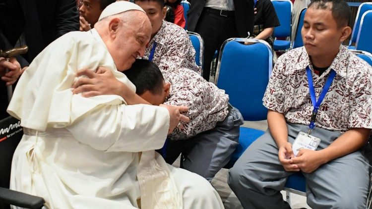Mensaje de esperanza del Papa a enfermos, pobres y personas con discapacidad Mensaje de esperanza del Papa a enfermos, pobres y personas con discapacidad