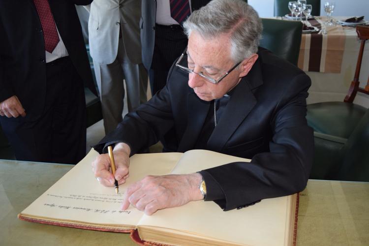 Internaron a Mons. Aguer tras sufrir una descompensación respiratoria Internaron a Mons. Aguer tras sufrir una descompensación respiratoria