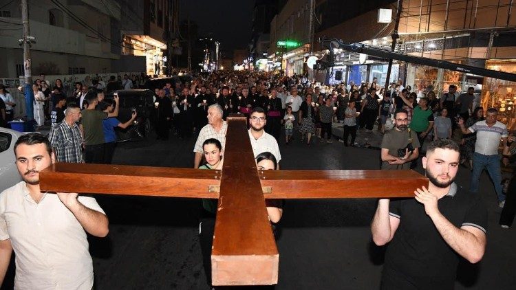 Irak: 'La fiesta de la Cruz' en Erbil, bajo el signo de la unidad de fe Irak: 'La fiesta de la Cruz' en Erbil, bajo el signo de la unidad de fe