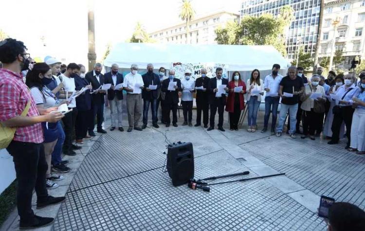 Jóvenes, religiosos y políticos rezan por la paz en Ucrania Jóvenes, religiosos y políticos rezan por la paz en Ucrania