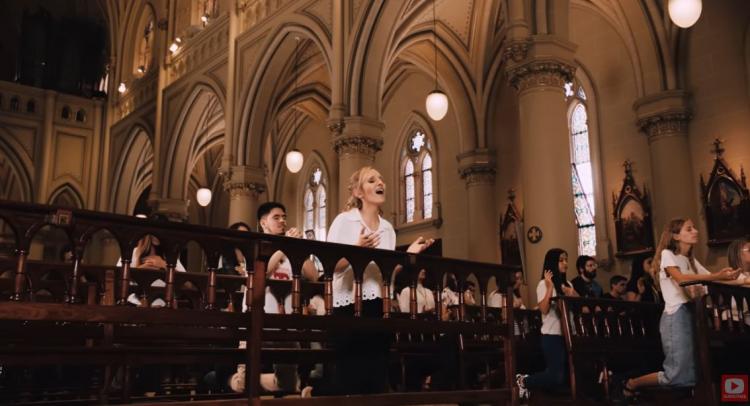 La cantante Athenas presentó el video de la canción "Alfa y Omega" La cantante Athenas presentó el video de la canción "Alfa y Omega"