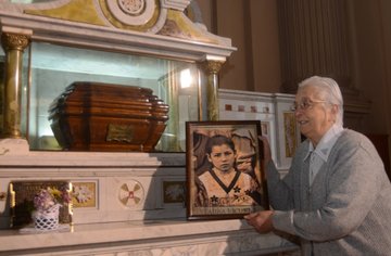 La capilla con las reliquias de la beata Laura Vicuña, iglesia jubilar La capilla con las reliquias de la beata Laura Vicuña, iglesia jubilar