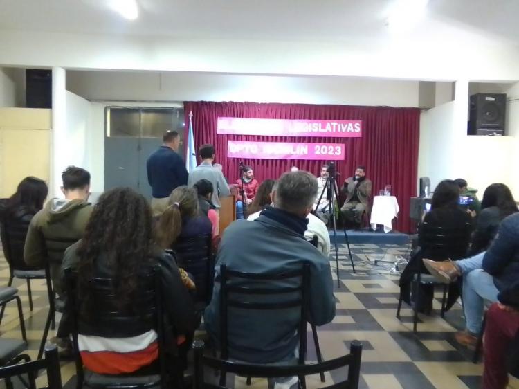 La catedral de Deán Funes fue escenario de conversatorios por las elecciones La catedral de Deán Funes fue escenario de conversatorios por las elecciones