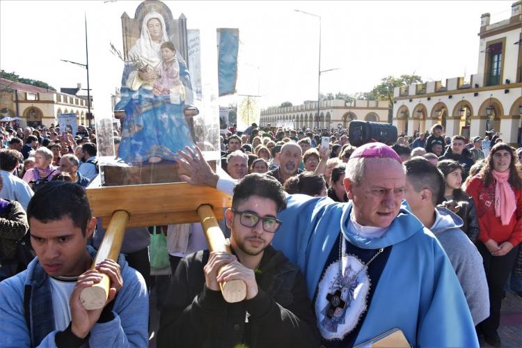 La comunidad diocesana de Lomas de Zamora peregrinó al santuario de Luján La comunidad diocesana de Lomas de Zamora peregrinó al santuario de Luján