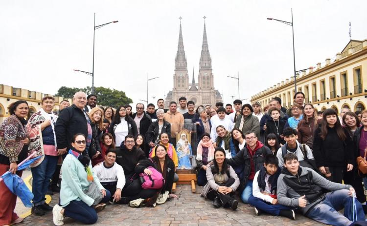 La comunidad lomense peregrinó a Luján y le pidió a la Virgen por la diócesis y el país La comunidad lomense peregrinó a Luján y le pidió a la Virgen por la diócesis y el país