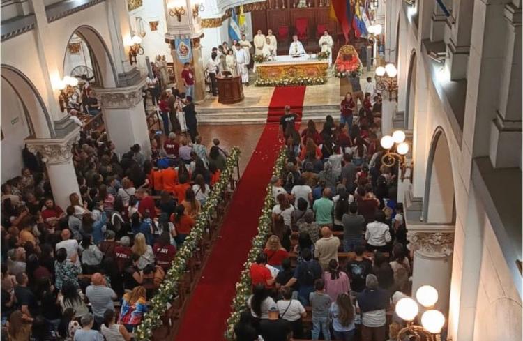 La comunidad venezolana celebró su devoción a la Virgen de Chiquinquirá La comunidad venezolana celebró su devoción a la Virgen de Chiquinquirá