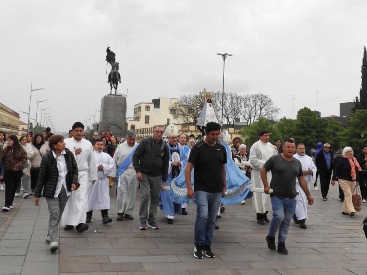 La diócesis de Azul tuvo su peregrinación anual al santuario de la Virgen de Luján La diócesis de Azul tuvo su peregrinación anual al santuario de la Virgen de Luján