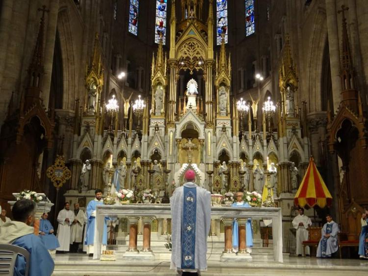 La diócesis de Nueve de Julio llevó sus oraciones e intenciones a la Virgen de Luján La diócesis de Nueve de Julio llevó sus oraciones e intenciones a la Virgen de Luján