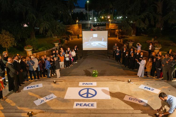 La familia lasallana, unida en oración por la paz en Tierra Santa La familia lasallana, unida en oración por la paz en Tierra Santa