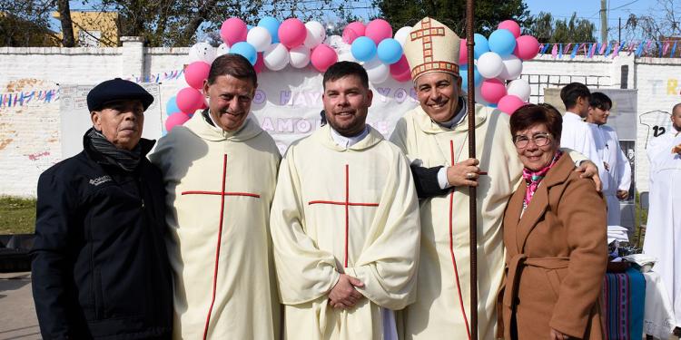 La familia salesiana recibió a un nuevo hijo en el orden sacerdotal La familia salesiana recibió a un nuevo hijo en el orden sacerdotal