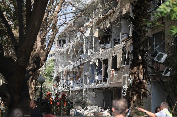 "La humanidad clama y suplica por la paz", exhortó el papa León