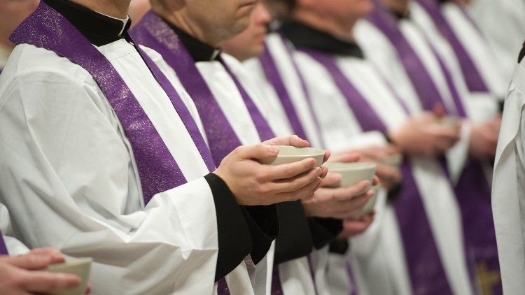 Los obispos agradecen a los sacerdotes su tarea con el pueblo de Dios Los obispos agradecen a los sacerdotes su tarea con el pueblo de Dios