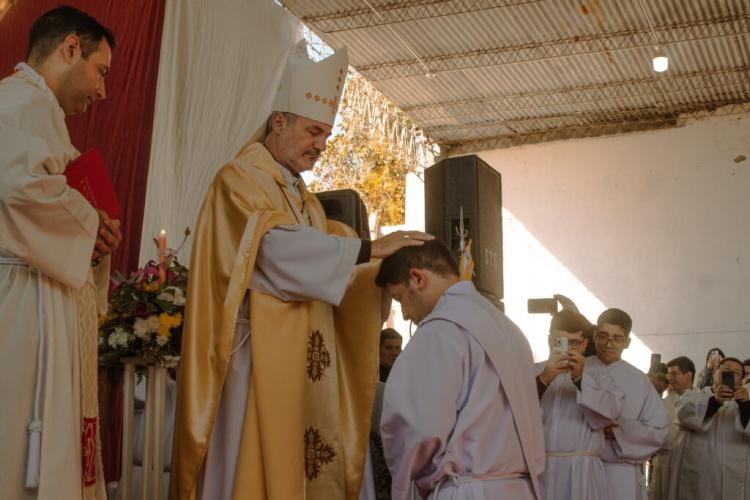 La Iglesia en La Rioja celebró con alegría la ordenación sacerdotal de Lucas Nazar La Iglesia en La Rioja celebró con alegría la ordenación sacerdotal de Lucas Nazar