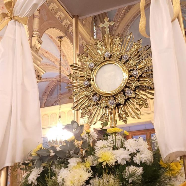 Corpus Christi: Contemplar la Eucaristía como alimento de amor, entrega y esperanza Corpus Christi: Contemplar la Eucaristía como alimento de amor, entrega y esperanza