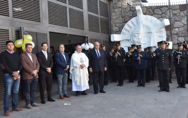 La imagen peregrina de la Virgen de Río Blanco y Paypaya visitó la Legislatura jujeña La imagen peregrina de la Virgen de Río Blanco y Paypaya visitó la Legislatura jujeña