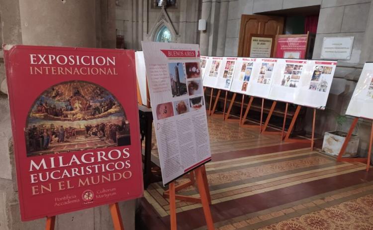 La muestra "Milagros Eucarísticos por el mundo" está expuesta en Buenos Aires La muestra "Milagros Eucarísticos por el mundo" está expuesta en Buenos Aires