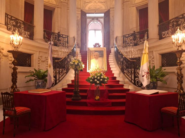 La Nunciatura abrió sus puertas para homenajear al Papa Francisco La Nunciatura abrió sus puertas para homenajear al Papa Francisco