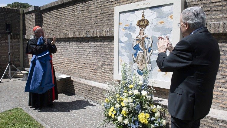 La patrona del Uruguay en los Jardines Vaticanos La patrona del Uruguay en los Jardines Vaticanos