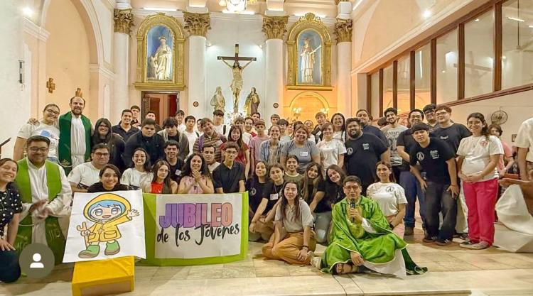 La Rioja: los jóvenes pusieron sus carismas a los pies de Jesús Eucaristía