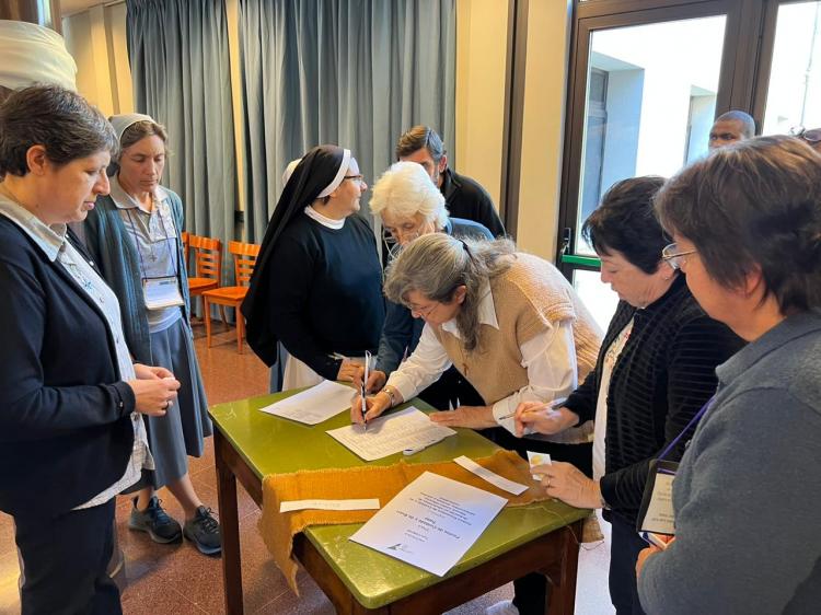 La vida religiosa adhiere a la cultura del cuidado de infancias y vulnerables La vida religiosa adhiere a la cultura del cuidado de infancias y vulnerables