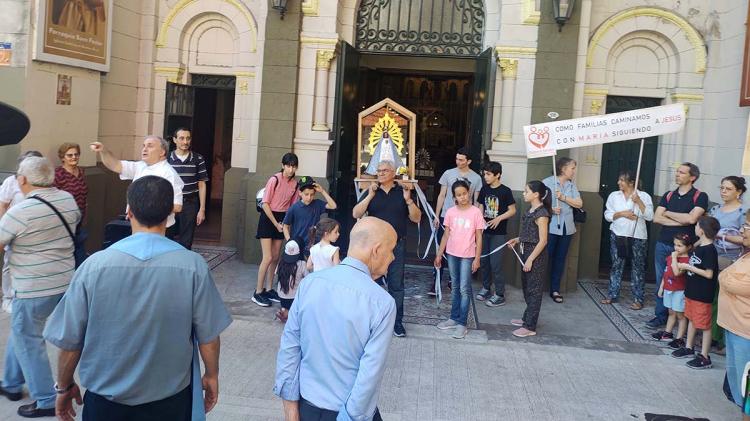 La Virgen María peregrinó por las calles de la ciudad de Buenos Aires La Virgen María peregrinó por las calles de la ciudad de Buenos Aires