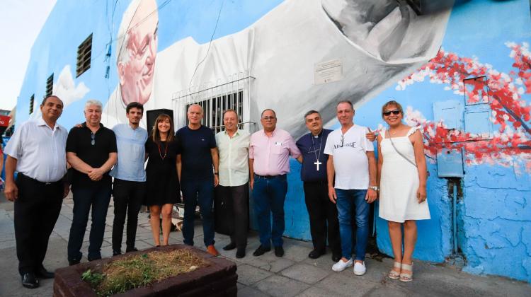 Lanús conmemoró el décimo aniversario del papa Francisco con un mural Lanús conmemoró el décimo aniversario del papa Francisco con un mural