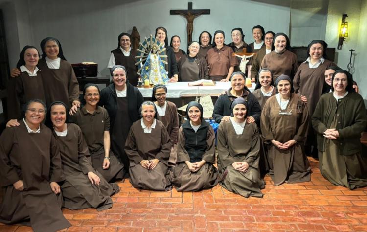 Asamblea electiva de las Carmelitas Descalzas de Nuestra Señora de Luján Asamblea electiva de las Carmelitas Descalzas de Nuestra Señora de Luján