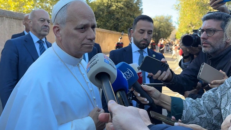 León XIV: Debemos buscar soluciones y caminos hacia la paz