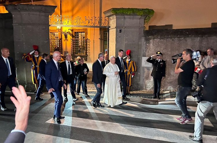 'Debemos trabajar duro y rezar mucho' por Ucrania, pidió el Papa