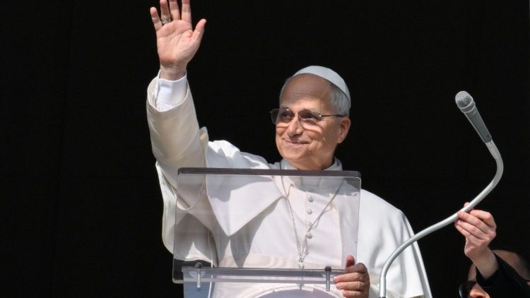 León XIV en el Ángelus: Cristo vence la ideología que nos hace sordos a la verdad