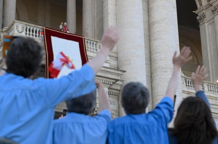 León XIV ya es obispo de Roma: 'Les ofrezco todo lo poco que tengo y que soy' León XIV ya es obispo de Roma: 'Les ofrezco todo lo poco que tengo y que soy'