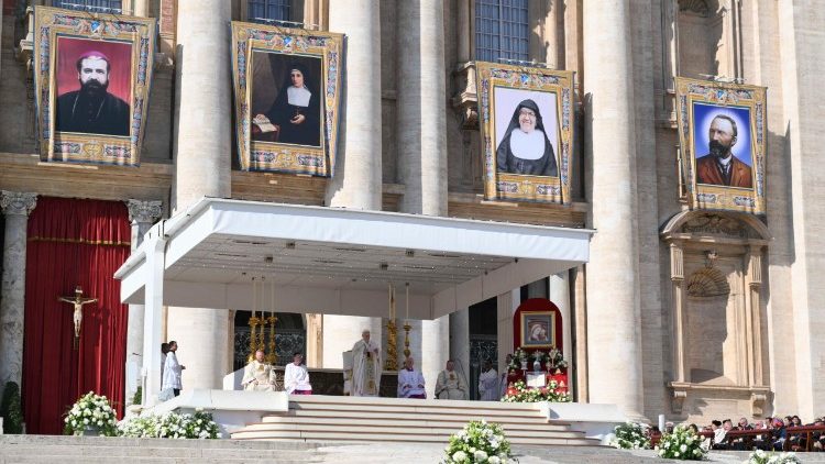 León XIV: 'Los santos son testigos del amor de Cristo'