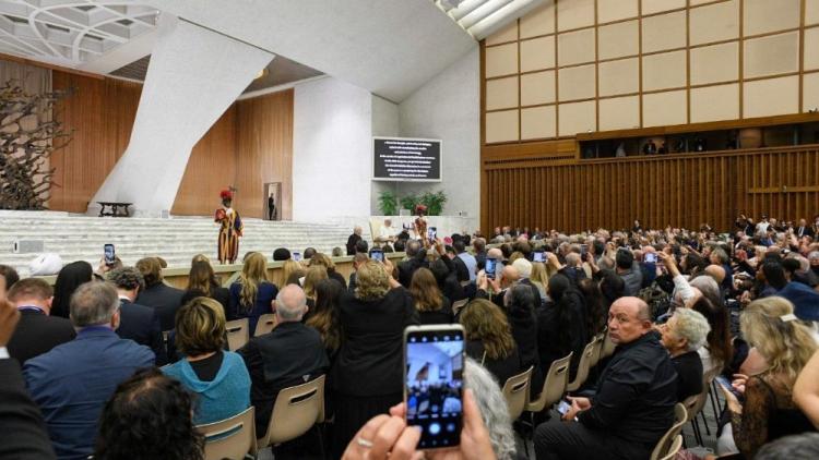 'María nos ayuda a escuchar a Dios', aseguró el Papa en un Congreso Mariano