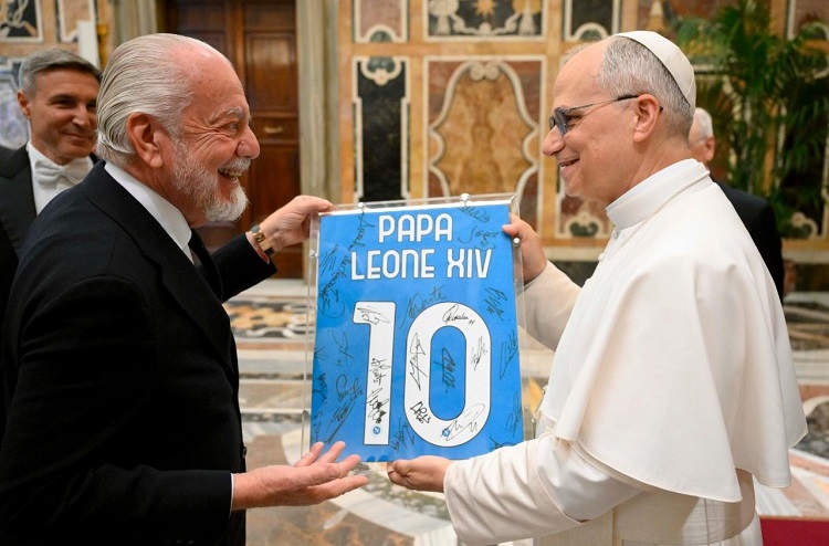 León XIV recibió al club de fútbol Napoli tras lograr un nuevo título León XIV recibió al club de fútbol Napoli tras lograr un nuevo título