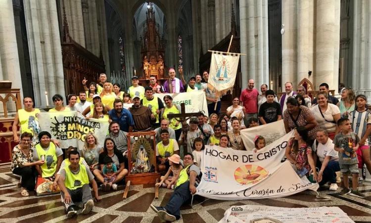 Los Hogares de Cristo peregrinaron por la ciudad de La Plata Los Hogares de Cristo peregrinaron por la ciudad de La Plata