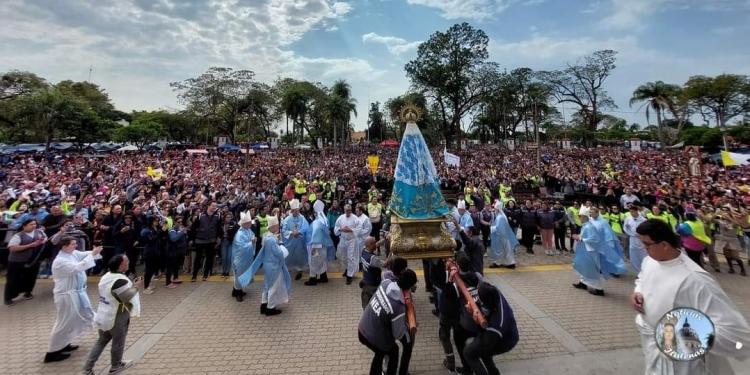 Los jóvenes del NEA llevaron sus súplicas y esperanzas a la Virgen de Itatí Los jóvenes del NEA llevaron sus súplicas y esperanzas a la Virgen de Itatí