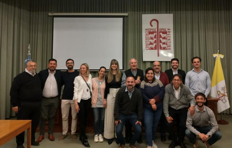 Los jóvenes participantes de "Economía de Francisco" y un testimonio esperanzador Los jóvenes participantes de "Economía de Francisco" y un testimonio esperanzador