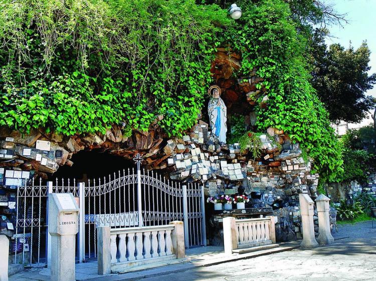 Los marplatenses honrarán a la Virgen de Lourdes Los marplatenses honrarán a la Virgen de Lourdes