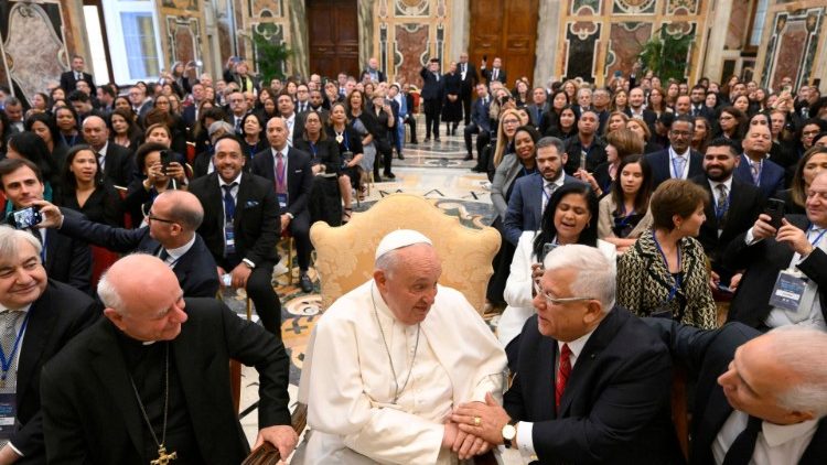 Los médicos de familia llevan atención y familiaridad a quienes sufren, dijo el Papa Los médicos de familia llevan atención y familiaridad a quienes sufren, dijo el Papa