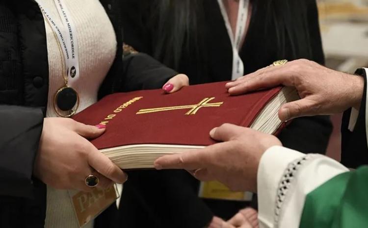 Los obispos españoles 'desclericalizan' algunos ministerios eclesiales Los obispos españoles 'desclericalizan' algunos ministerios eclesiales